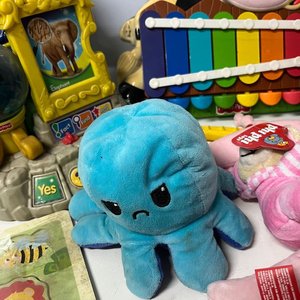 Lote de Juguetes Varios: Peluches, Puzzle, Vaca y Más - imagen 6
