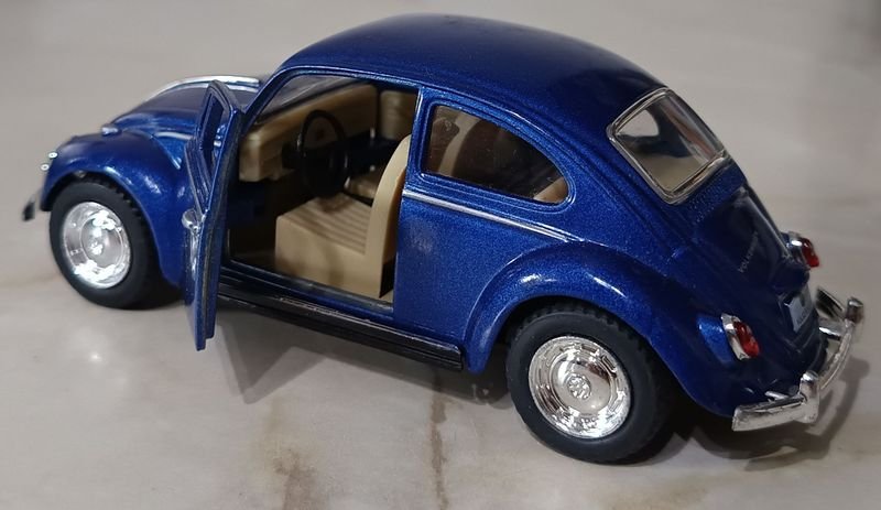 Volkswagen Fusca a escala modelo 1970 con apertura de puertas - imagen 5
