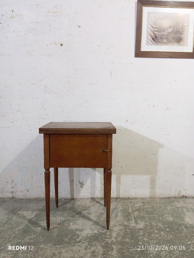 Mesa Mueble de Madera con Máquina de Coser Singer Eléctrica Incorporada y Tapa Rebatible