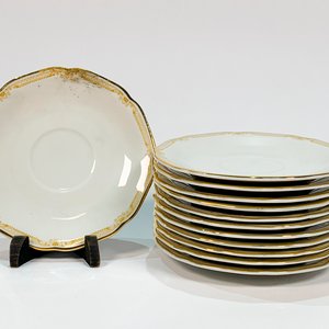 Doce Pocillos de Porcelana Bavaria con Platillos y Guarda Dorada - imagen 2