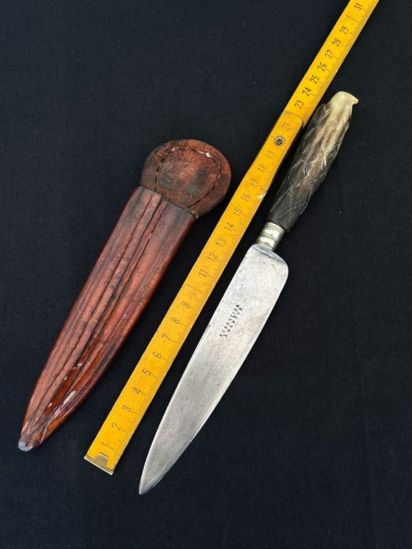 Cuchillo verijero inglés de época con tallado en guampa - imagen 14