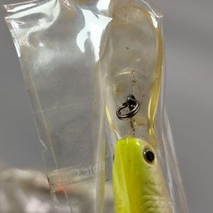 Lote de 3 Señuelos de Pesca Tipo Minnow con Babero y Anzuelos - imagen 4