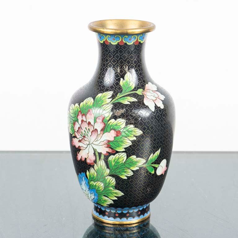 Lote anterior: Florero de bronce cloisonné con diseño floral y geométrico
