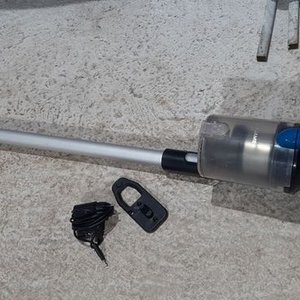 Lote siguiente: Aspiradora James Inalámbrica Azul con Cargador
