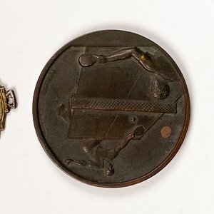 Lote de 5 Medallas y Monedas: Una con Esmalte y Escudo - imagen 4