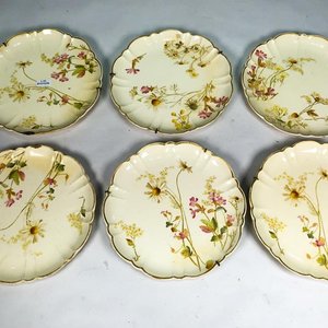 Lote siguiente: Seis Platos Decorativos de Cerámica Italiana Beige con Flores - 22 cm