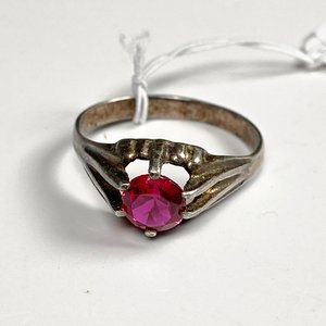 Anillo de Plata con Piedra Roja Estilo Clásico - imagen 3