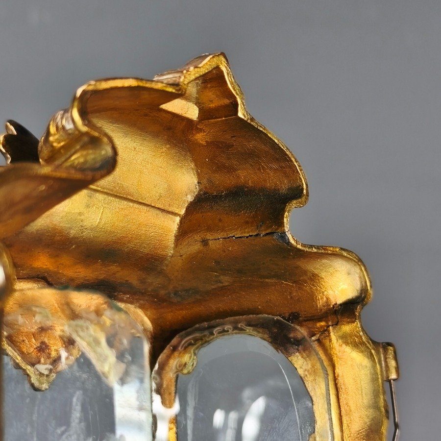 Vitrina de Bronce con Diseño Ornamental - imagen 11