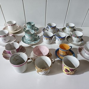 Juego de Tazas y Platillos de Café de Porcelana - Varias Procedencias - imagen 9