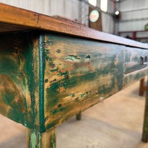 Mesa de campo primitiva en pino brasil c/ 1 cajon patas laqueadas 1,56 x 0,80 x 0,78 alto - imagen 7