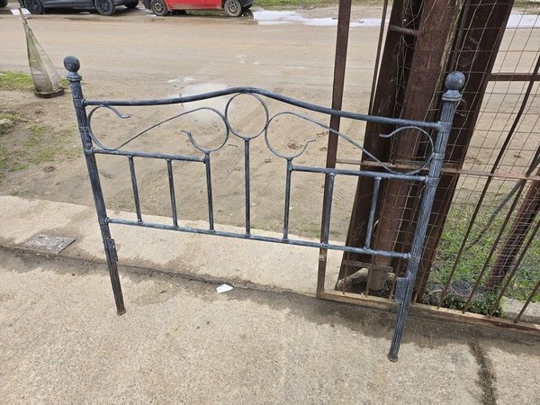 Cabecera de Cama Antigua de Hierro Forjado