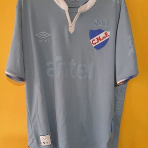 Lote anterior: Camiseta Oficial Club Nacional de Football Edición Celeste Sebastián Coates N° 4 Talle XL