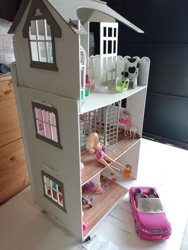 Casa de muñecas con muebles y accesorios - imagen 8