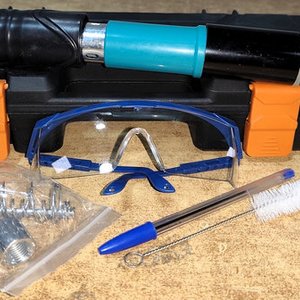 Remachadora/Clavadora para Fulminantes con Accesorios en Caja - imagen 1