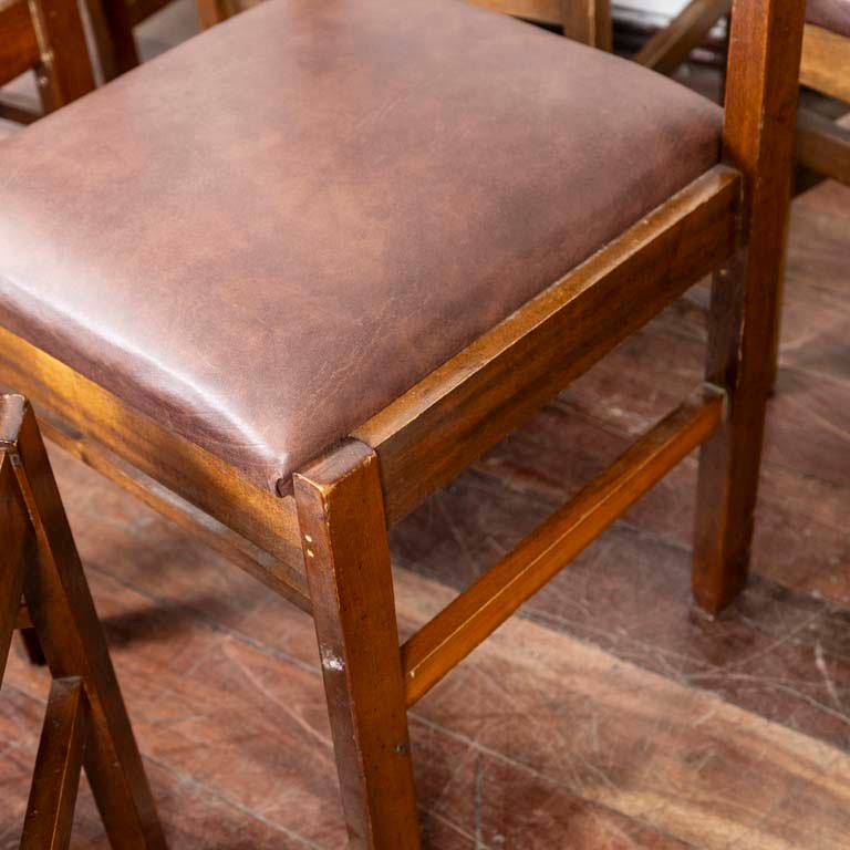 Sillas de madera tapizadas en cuerina, Delfino Alvarez - imagen 3