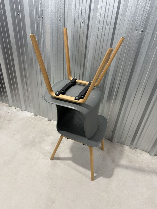 Juego de 2 Sillas de Plástico Gris con Patas de Madera Clara