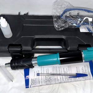 Remachadora/Clavadora para Fulminantes con Accesorios y Estuche - imagen 3