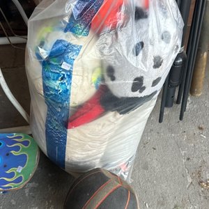 Lote siguiente: Bolsa con Pelotas y Peluches Varios
