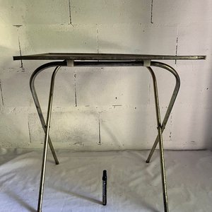 Mesa Plegable Metálica con Tapa de Madera - imagen 4