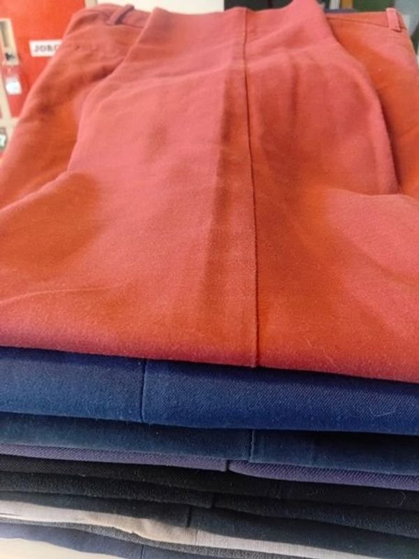 Pantalones de diferentes tallas y modelos unisex - imagen 1
