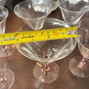 Juego de 6 Copas Antiguas de Cristal Transparente con Detalles Rosados - imagen 3