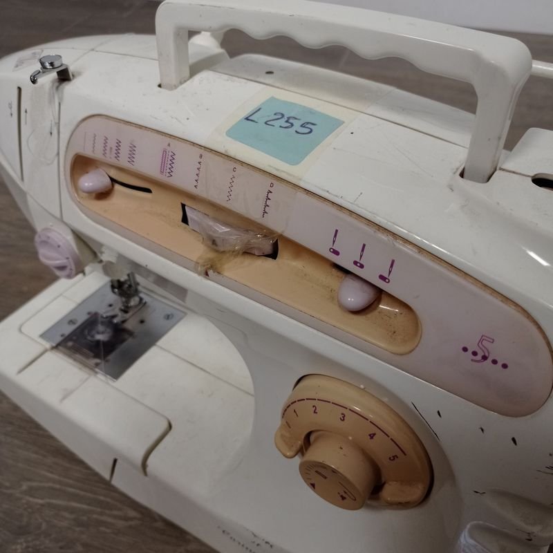 Maquina de coser SINGER en buen estado - imagen 4