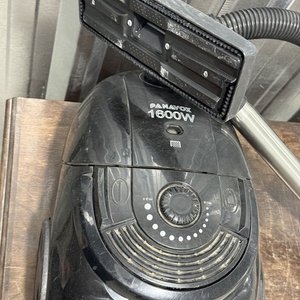 Aspiradora Panavox 1600W Negra con Accesorios - imagen 2