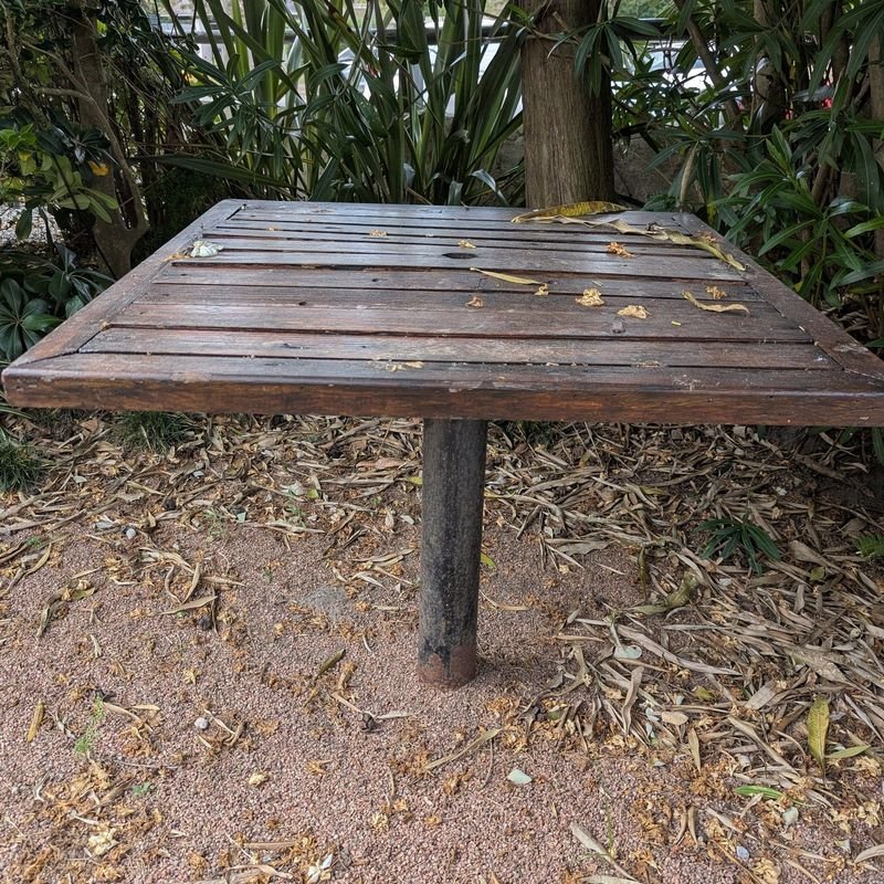 Mesa y banco de madera para exterior - imagen 13