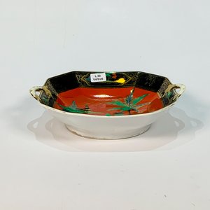 Lote siguiente: Centro de Porcelana Noritake Negro y Terracota Decoración Chinaiserie con Asas