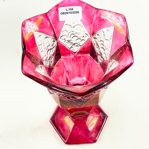 Florero de Vidrio Rubí Facetado con Detalles Labrados - imagen 2