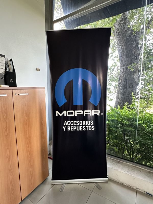Banner de MOPAR con mecanismo de enrollado - imagen 1