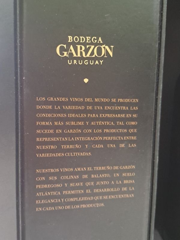Vino de Bodega Garzon en su estuche original - imagen 3