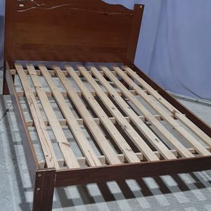 Cama de 2 Plazas de Madera con Bulones - imagen 1