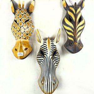 Lote anterior: Tres máscaras en madera 31 cm