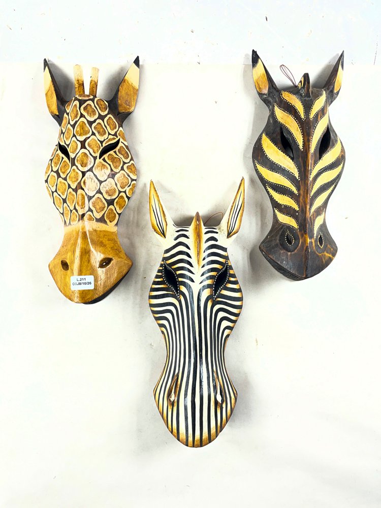 Tres máscaras en madera 31 cm