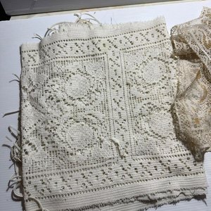 Lote de Manteles, Caminos de Mesa y Repasadores de Tela y Crochet - imagen 12