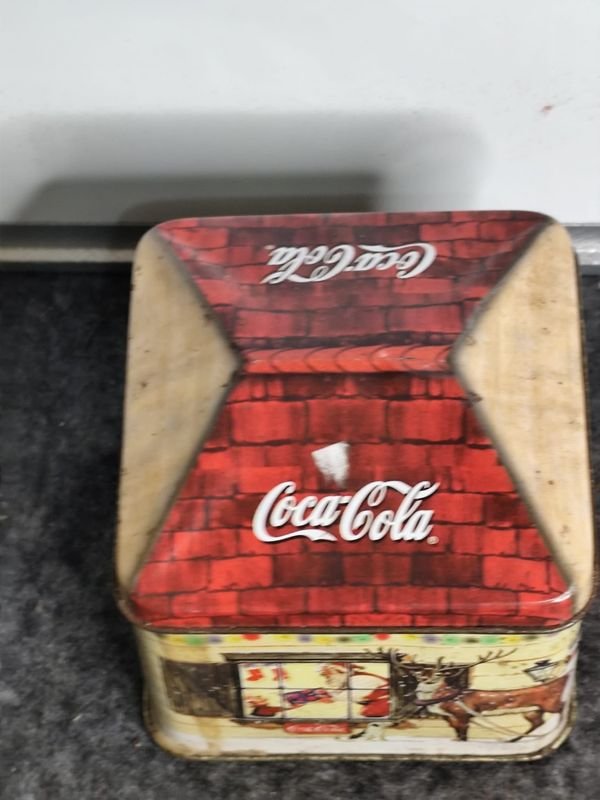 Lata Coca-Cola Decorada Estilo Navideño con Vela Aromática