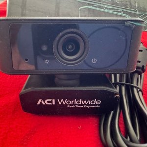 Lote siguiente: Cámara Web ACI Worldwide TruView HD 2.0 1080p