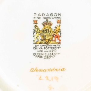 38 Piezas de porcelana inglesa Paragon. Diseño floral, borde dorado. 5 Piezas diferentes (Johnson Bros) 3 platos con fisuras, piezas manchadas. Medidas: 10x5 cm - imagen 3