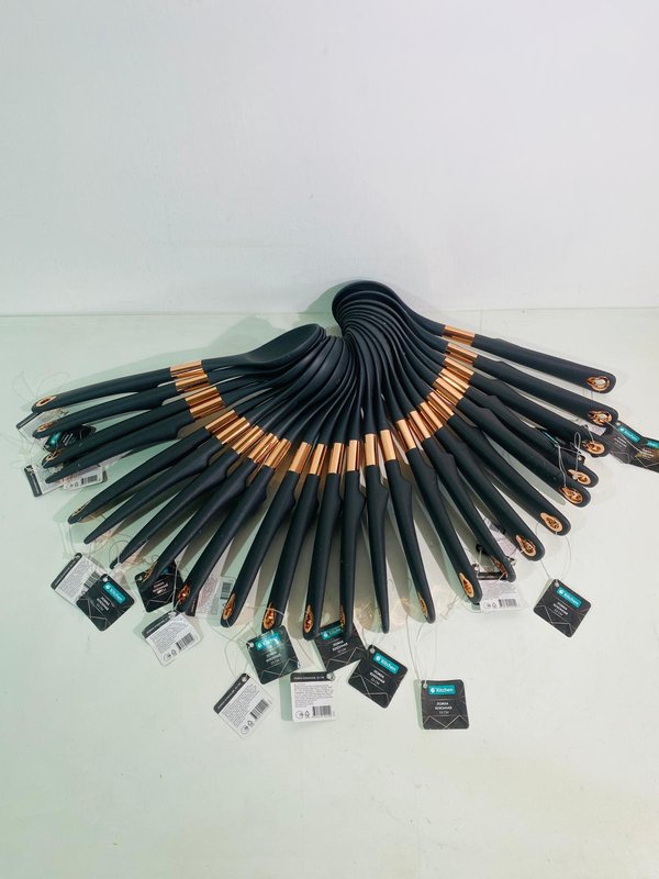 Lote de cucharas plásticas y silicona en buen estado - imagen 3