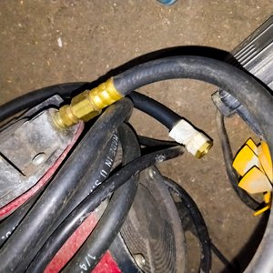 Lote de Herramientas: Bomba de Agua, Compresor de Pintar y Accesorios - imagen 5