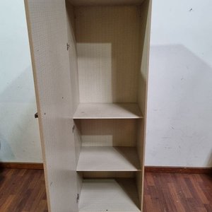 Mueble de Tono Madera Claro con Puerta y Estantes Interiores - imagen 2