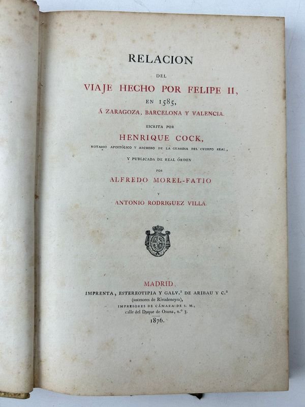 Libro antiguo con encuadernación de cuero y título en rústica - imagen 2