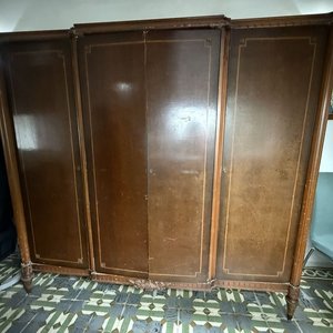 Placard Antiguo de Madera Oscura con Incrustaciones y Cajones - imagen 19