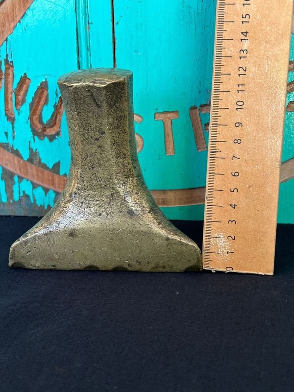Antiguo troquel de talabartero pesado bronce impecable usado para hacer puntas de las caronas - imagen 7