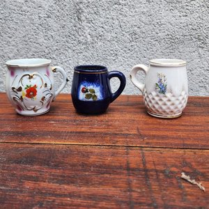 Lote siguiente: Set de 3 Mates de Loza Decorados