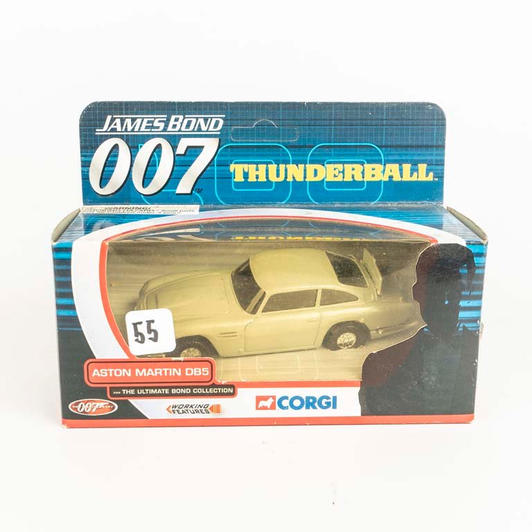 Auto Aston Martin DB5 de James Bond escala 1/36 colecci{on CORGI en su caja original
