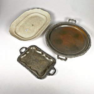 Lote siguiente: Bandeja de Loza Inglesa y Dos Bandejas de Metal con Diseños