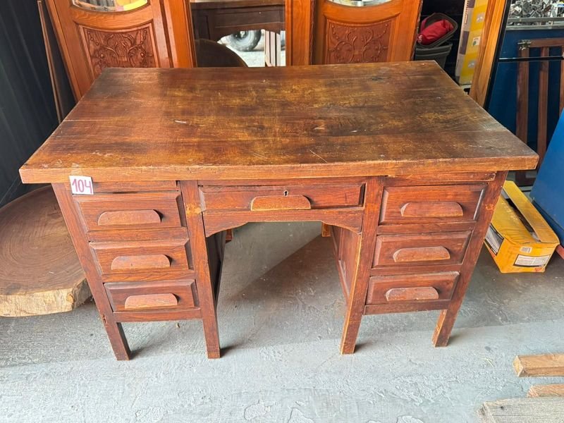 Escritorio de madera con 7 cajones en buen estado - imagen 2