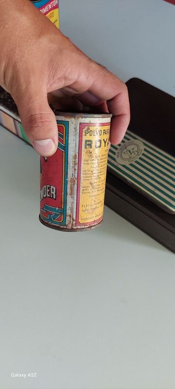 Latas de conserva y objetos varios - imagen 6